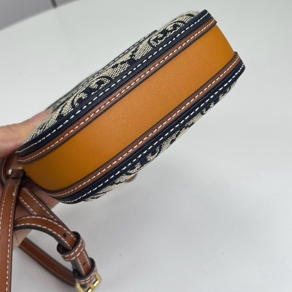 Tory Burch Navy and Cream Patterned Crossbody Bag - Picture 4 of 9